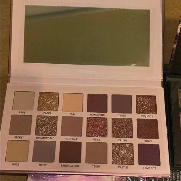 Aromas Twilight Eyeshadow Palette - Pink and Purple - Picture 4 of 5